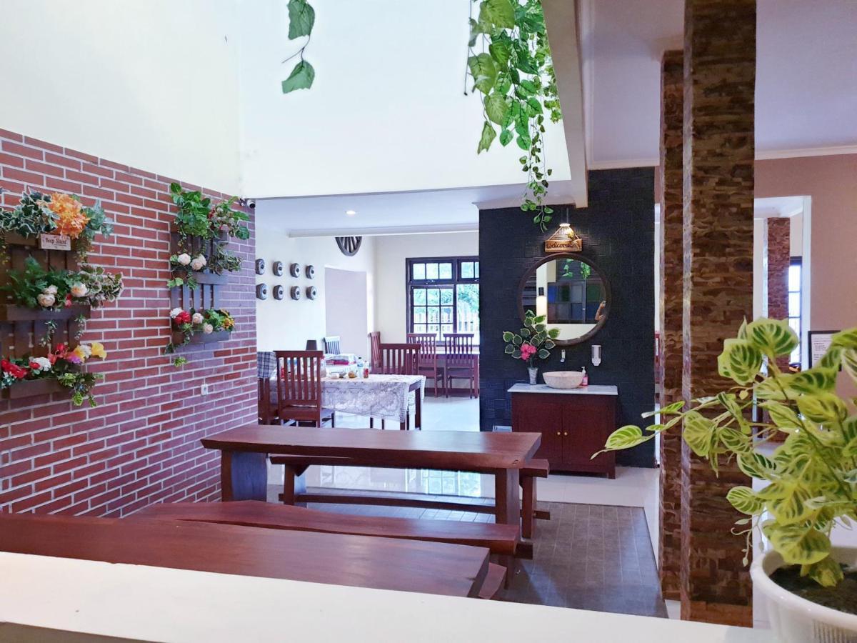 Maple Tree Homestay Maguwo Extérieur photo